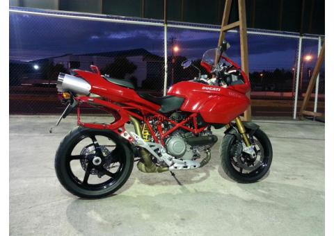 Moto ducati año 2006