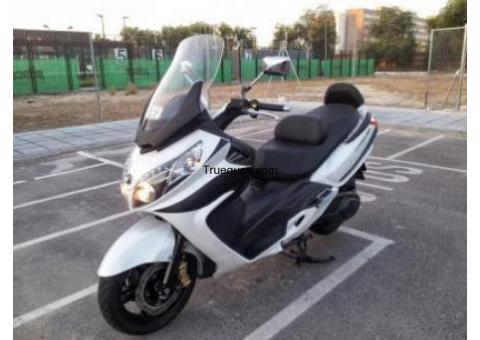 Moto maxiscooter 400i sym por coche pequeño de similar valor