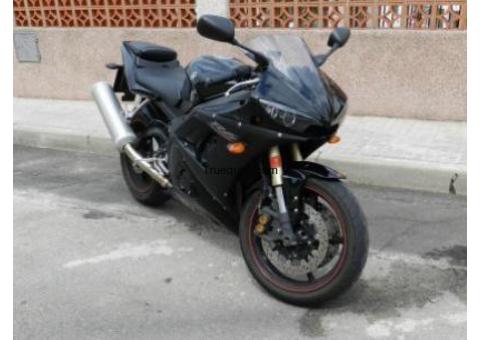 Yamaha r6 año 2006 por moto de turismo