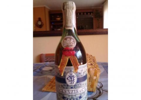 Botella de brandi de 100 años en perfecto estado de cosevacion. por bicicleta de montaña de honbre