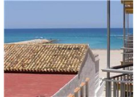 Apartamento primera línea de playa les deveses, denia por piso en valencia