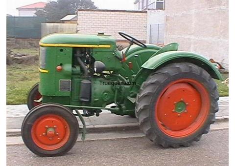 Tractor antiguo por coche clasico por coche antiguo o clasico