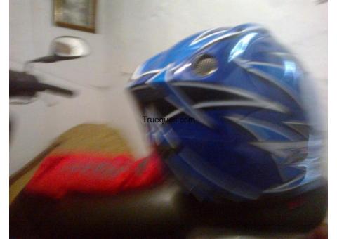 Casco y guantes por pecera o algo qe me interese