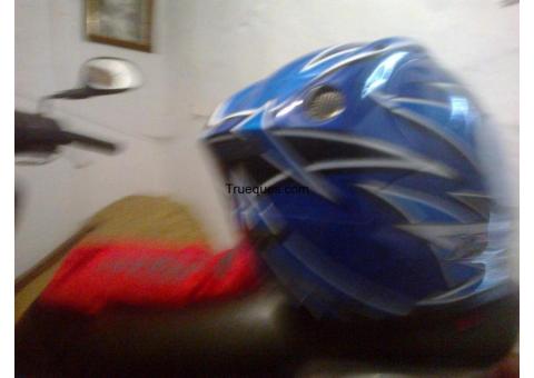 Casco y guantes por pecera o algo qe me interese