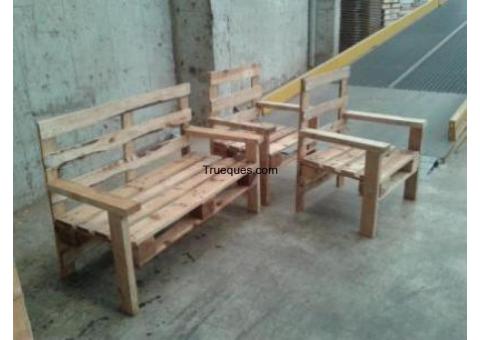 Sillon y sofa de maderas recicladas