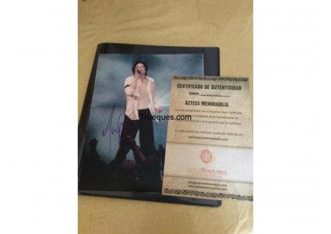 Autógrafo con coa de michael jackson en fotografía de 20 x 25 cm