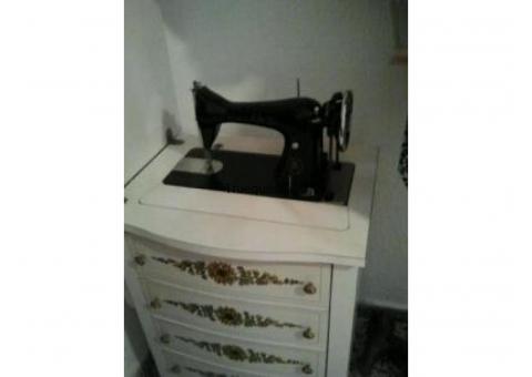 Maquina de coser alfa con mueble