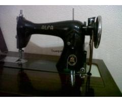 Maquina de coser antigua en perfecto estado