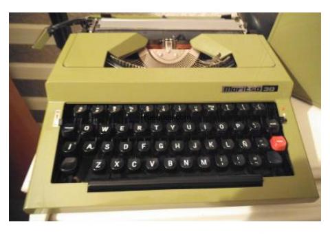 Maquina de escribir de los 70