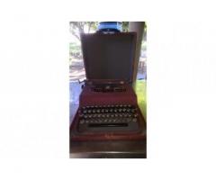 Maquina de escribir olivetti antigua ""forrada""