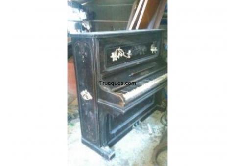 Piano antiguo de fabricación española