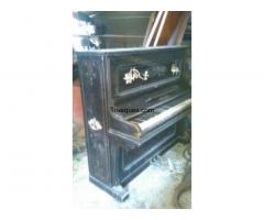 Piano antiguo de fabricación española