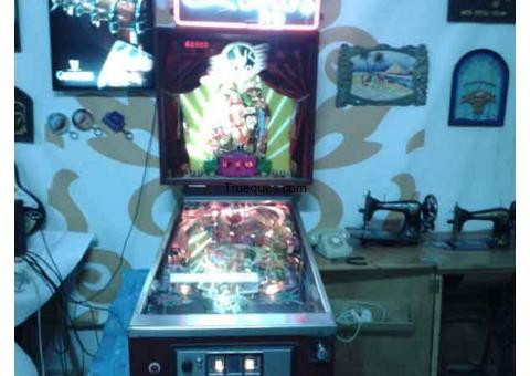 Pinball de playmatic rock2500