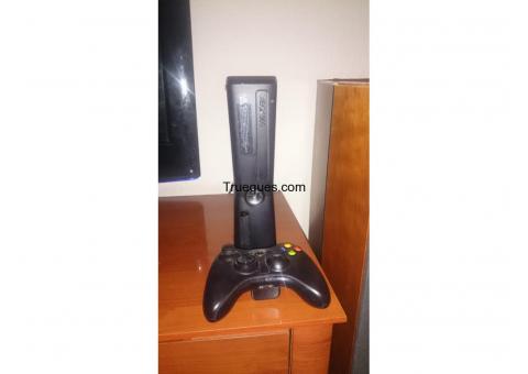 Xbox 360 slim 250 gb + 1 mando + auriculares con microfono + 11 juegos