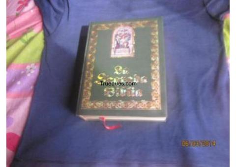 Biblia nueva en su caja grande