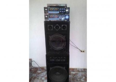 A la venta 2 amplificadores + 2 cajones + 1 dvd sankey usado en buen estado