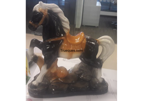 Alcancía con diseño de caballo en porcelana