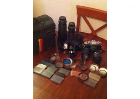 Cambio juegos de objetivos de camara analogicas y duplicadores y un flash en muy buen estado.