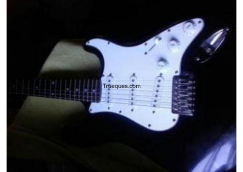 Guitarra squaier by fender como nueva valor aprox 2700$