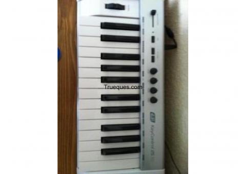 Teclado midi electrónico nuevo