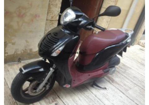 Honda pasion 125 con escape leo vince, itv recien pasada, pneumático trasero nuevo