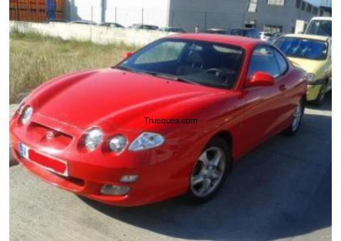Hyundai coupe del 2000 por caravana.